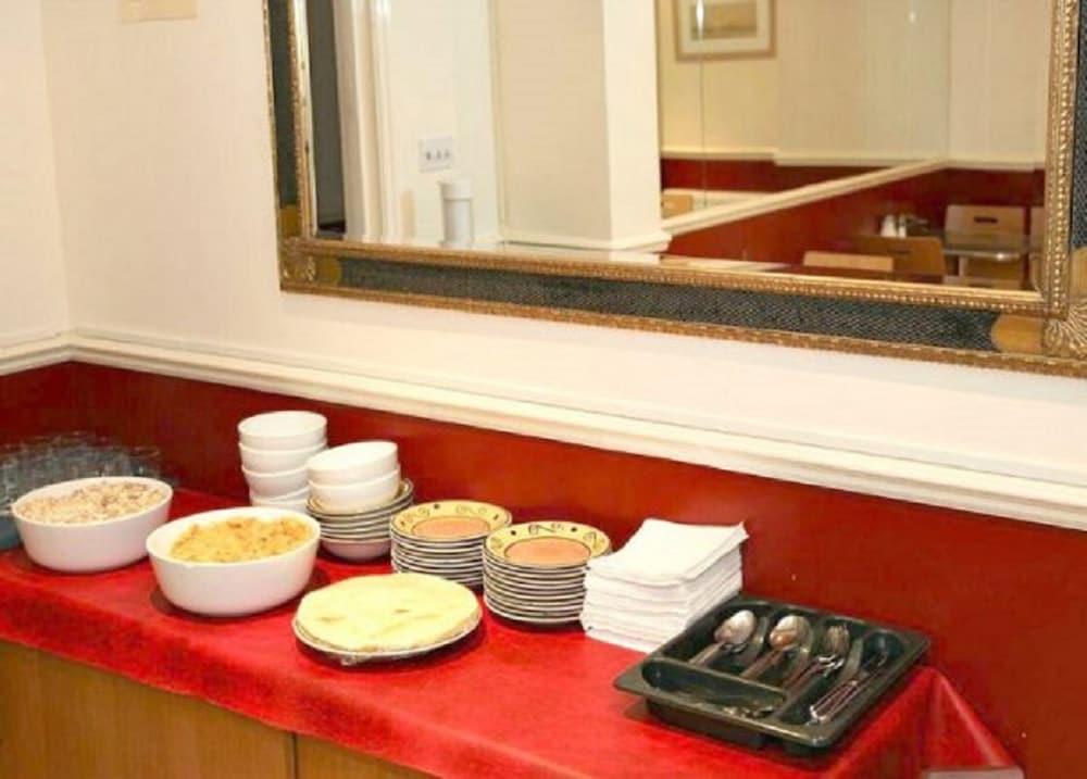 St Hotel London